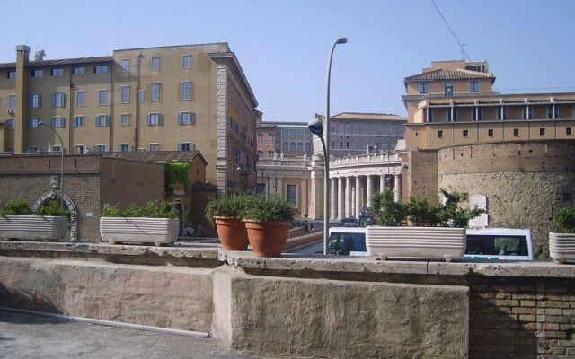 Al Colonnato di San Pietro