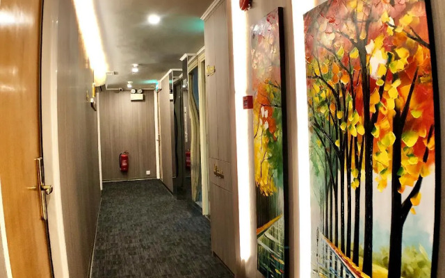 Holiday Hotel
