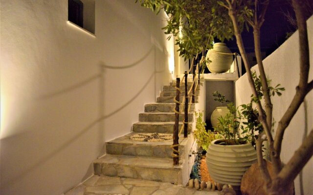 Moraitis Studios Dioni Lux Inn