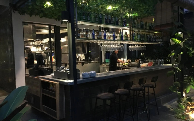 1825 Gallery Hotel