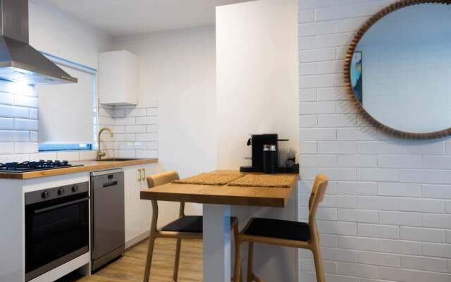 Lovely 1BR Apt in Bicton With Backyard and Parking