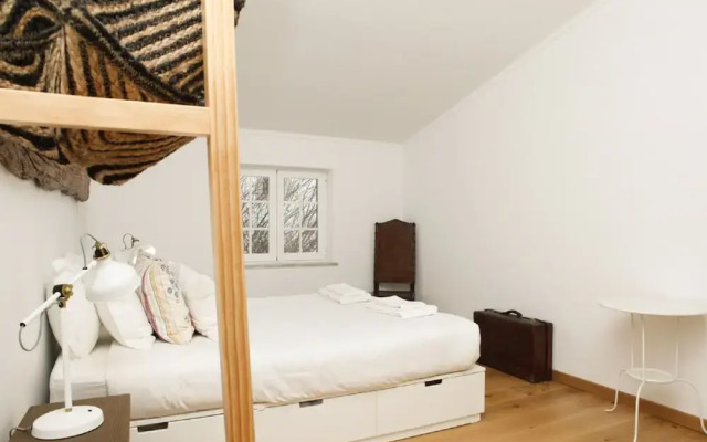 Cushy Apartment with garden in Estoril