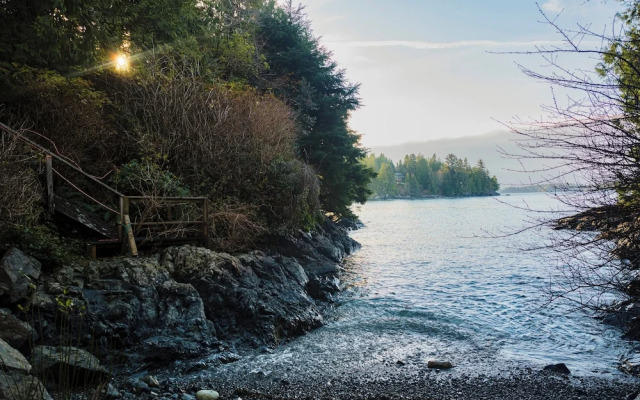 Tofino Oceanfront Hotel Suite 3