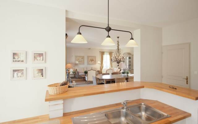A beautiful new luxury villa close to Uzès.