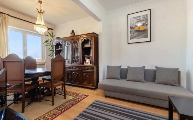 Guestready - Bright 2BR Apartment in the Heart of Graça
