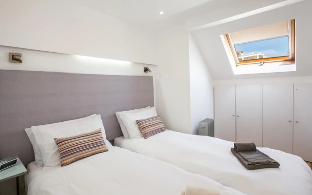 LV Premier P Real PI1 Central River Views Terrace