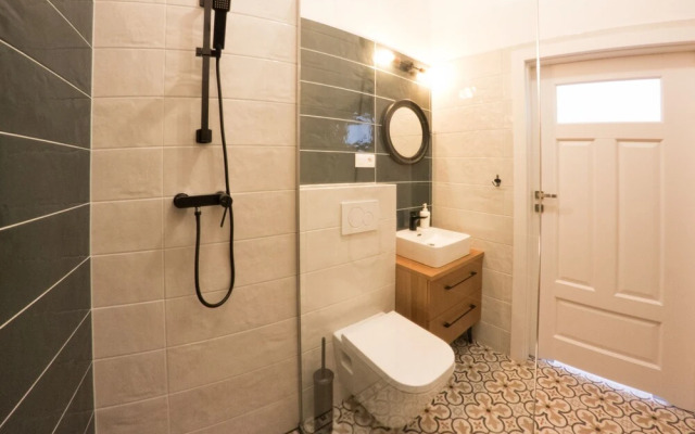 Rister Apartments