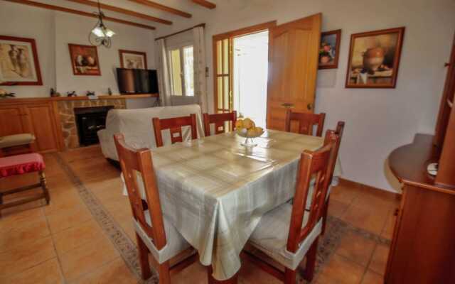 Estrelizia - pretty holiday property with garden and private pool in Calpe