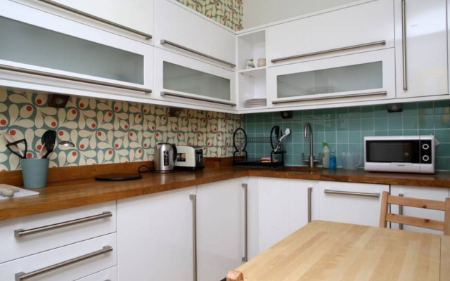 1 Bedroom Flat Near City Centre