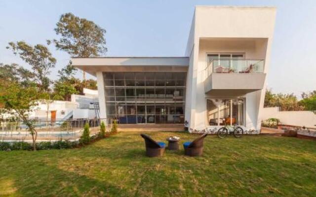 White Pebbles by Vista Rooms