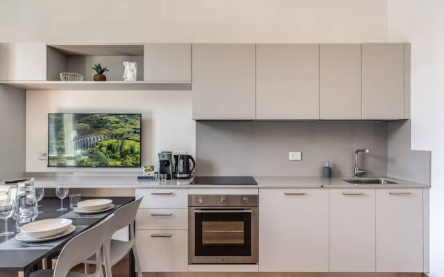 AwesHome Luxury Apartment