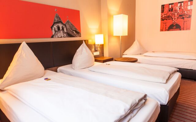 NOVINA HOTEL Tillypark