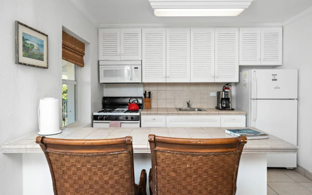 Hut Pointe #7 2 Bedroom Apts