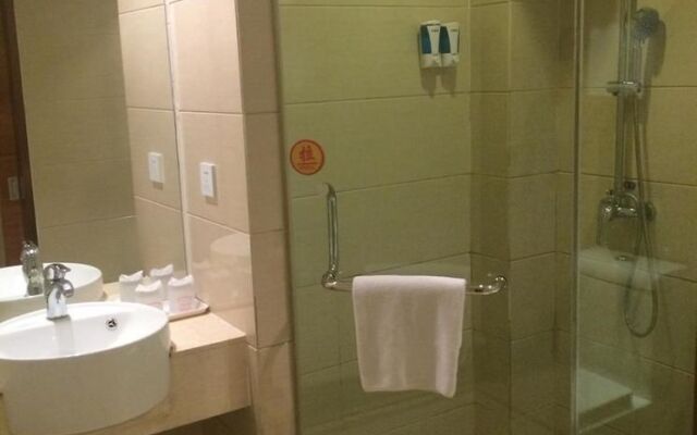 Nanning Hawks Holiday Hotel