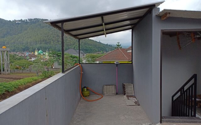 Homestay Omah Seledri Batu