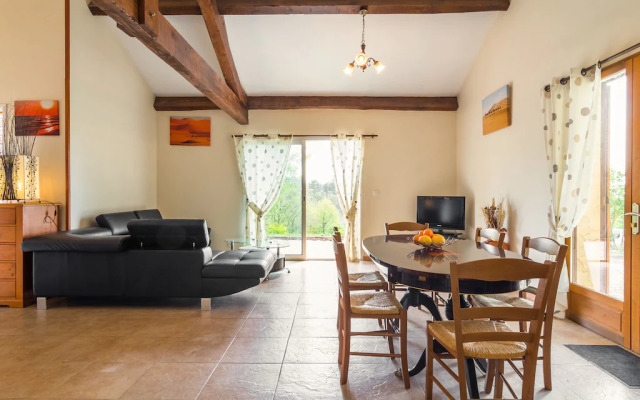 Quaint Holiday Home in Blanquefort-sur-Briolance with Private Pool