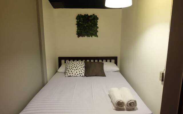 Manii Hostel Asoke