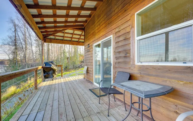 River Views & Fire Pit: Cozy Soldotna Apartment!