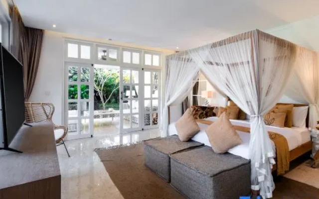 Villa Symphony White by BaliSuperHost