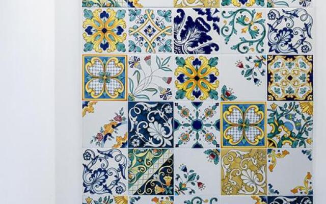 White House Civico 28