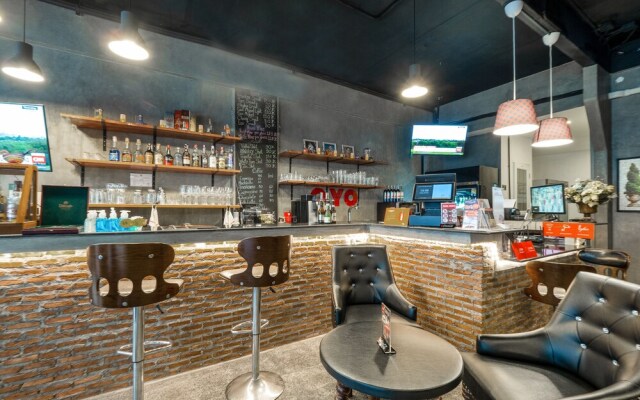 The Urban Age Deluxe by OYO Rooms