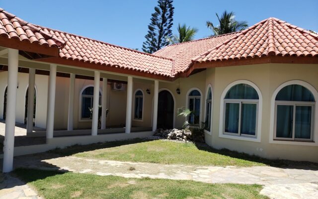 Villa 6 Bedrooms Guests Friendly