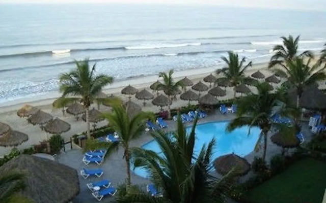 Unlimited Luxury Villas - Playa Royale Condo