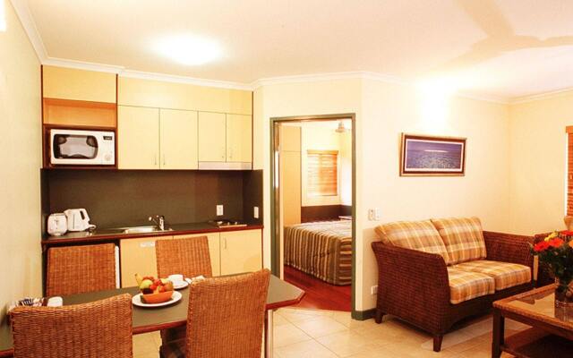 Bay Village Tropical Retreat & Apartments