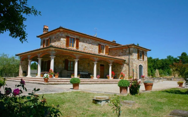 Stunning private villa for 8 guests with private pool, WIFI, TV, terrace, pets allowed and parking