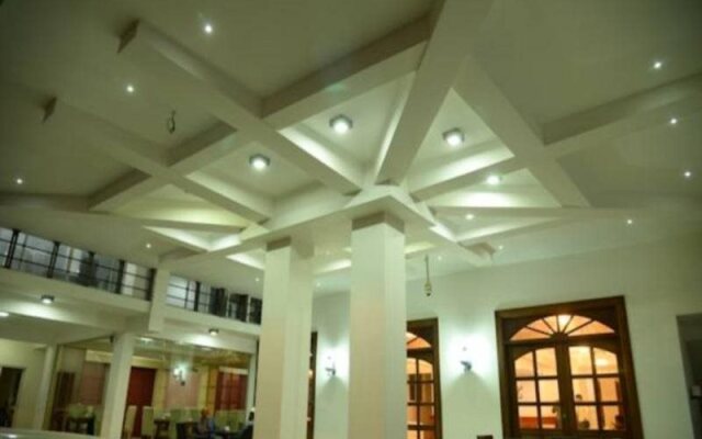 Lazaani Hotel & Restaurant