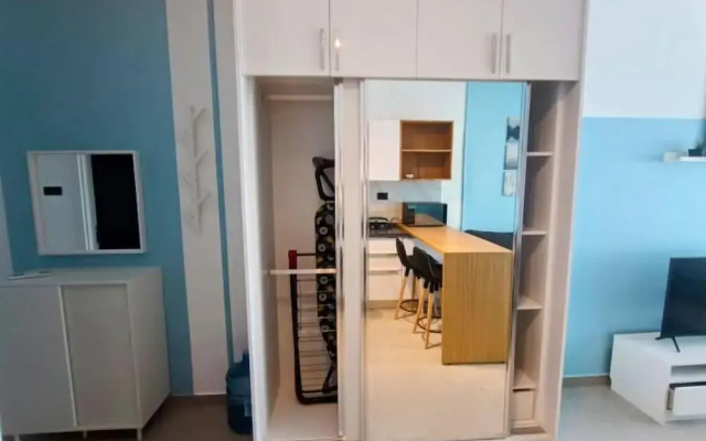Azure Seaview Studio in Caesar Blue