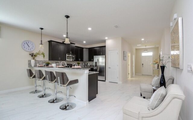 9153 Davenport - 8 Br Home