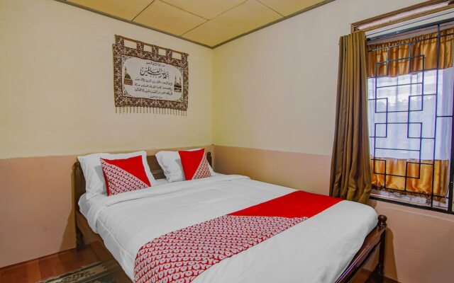 OYO 90506 Bunga Sonsang Homestay Syariah