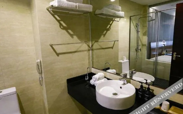 Starway Hotel (Penglai Dengzhou Road Store)