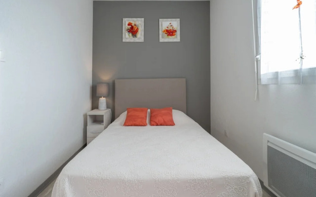 Bright Escape Near the Beach