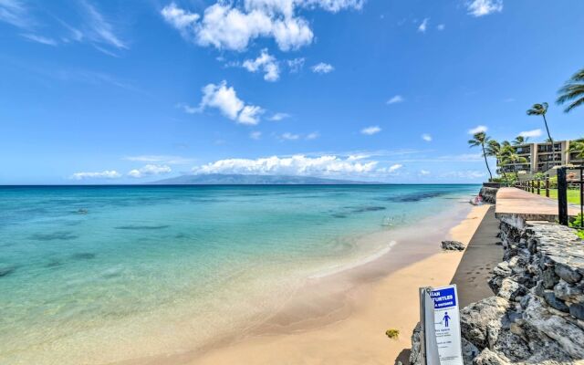 Beachfront Condo: Sunset Views & Pool Access!