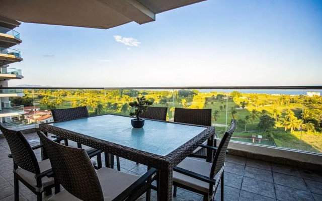 The Golf-view Condo by Acomodo