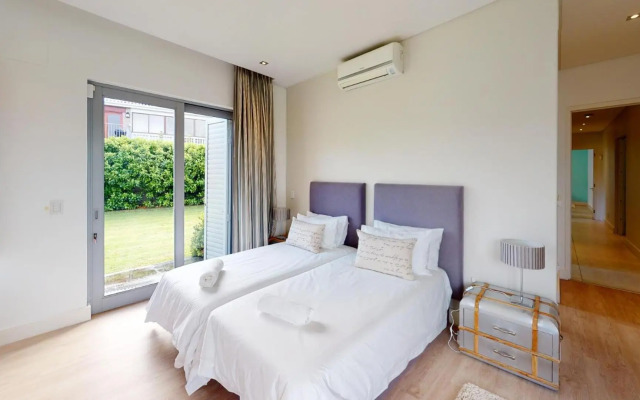 Stamford on Sea by Top Destinations Rentals