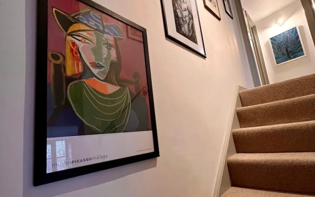 Stunning 2-bed Converted Warehouse - Sleeps 4