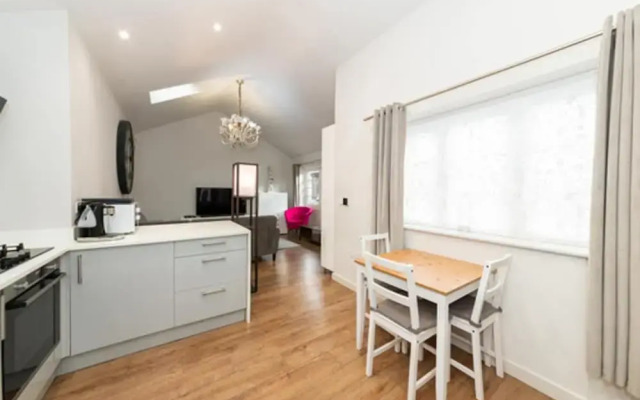 2-bed House in Reading-near Town-sleeps 4