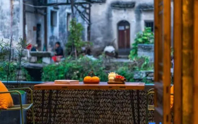 Hongcun Xiaozhongshan · Jingmu Homestay (Hongcun, Lucun Wood Carving Building Scenic Area Branch)