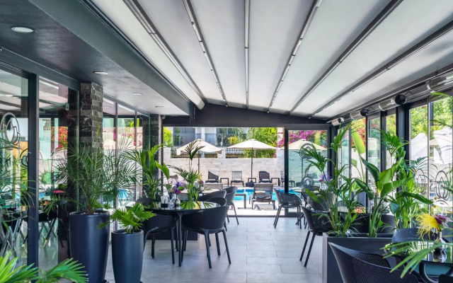 Flower Hotel