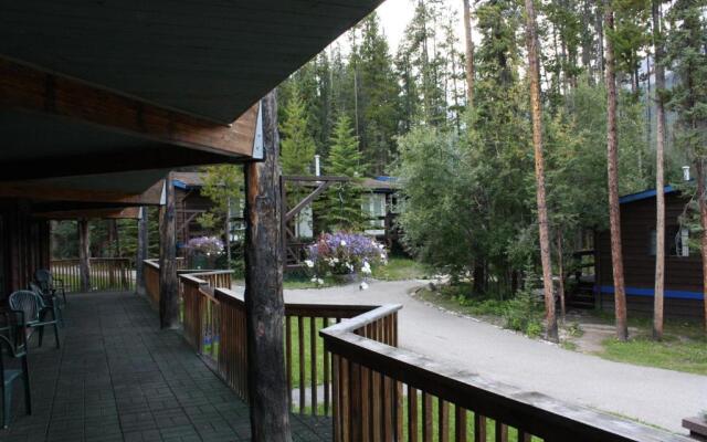 Sunwapta Falls Rocky Mountain Lodge