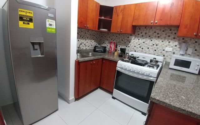 Tropical Condo BBQ Pool 5min to Airport