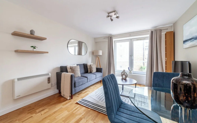Trendy Flat in St Katharine