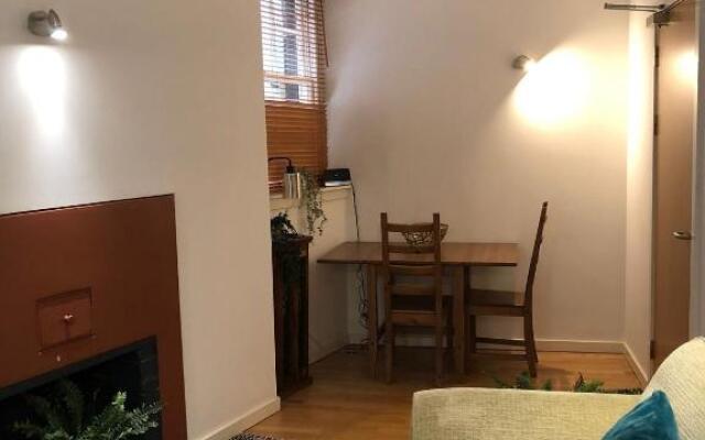 The Edmonstone's Close Residence No2