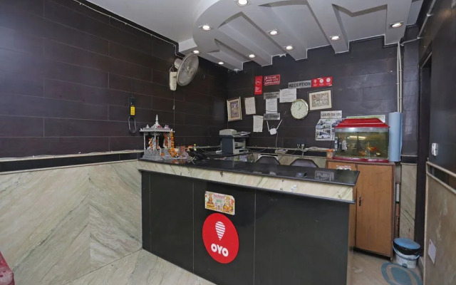 OYO 13277 Hotel Neelam Palace