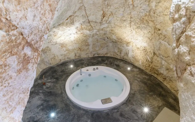 White Studio with Jacuzzi