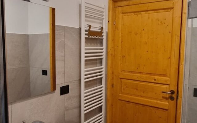 Lo Noyer Et Les Roses