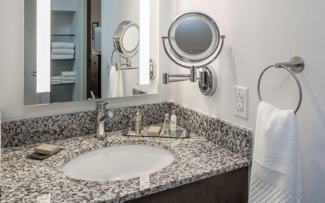 DoubleTree by Hilton Pittsburgh - Cranberry